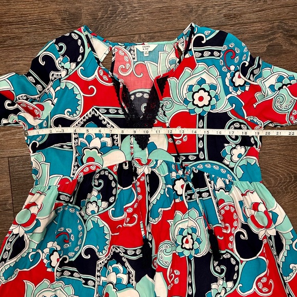 Crown & Ivy floral paisley tunic, size medium - Picture 4 of 7